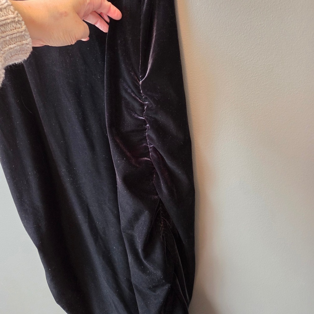 Gap Maternity Black Velvet‎ Ruched Bodycon Dress Short Sleeve Scoop Neck Size M - Picture 3 of 10